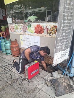 ช่างท่อตัน
